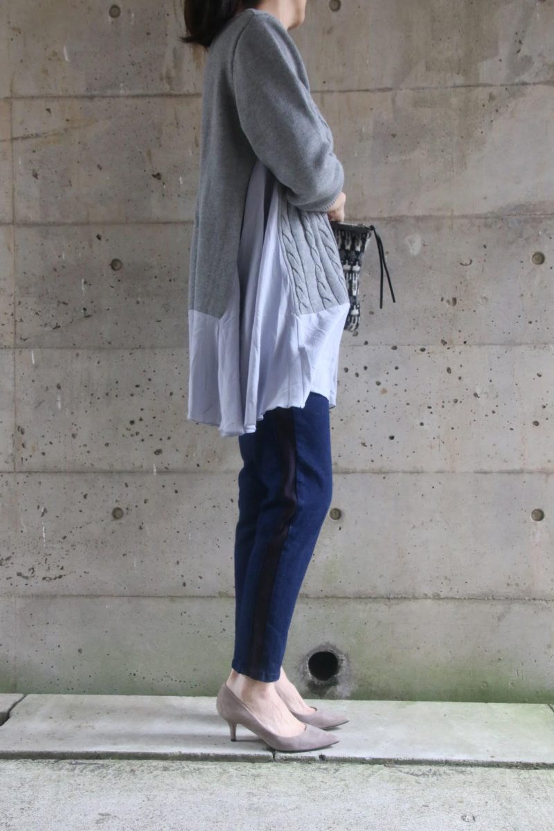 ケーブルオーバーニットコーディネート横