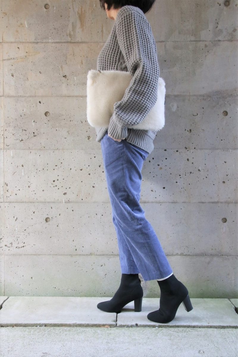 柄編みカジュアルコーディネート横