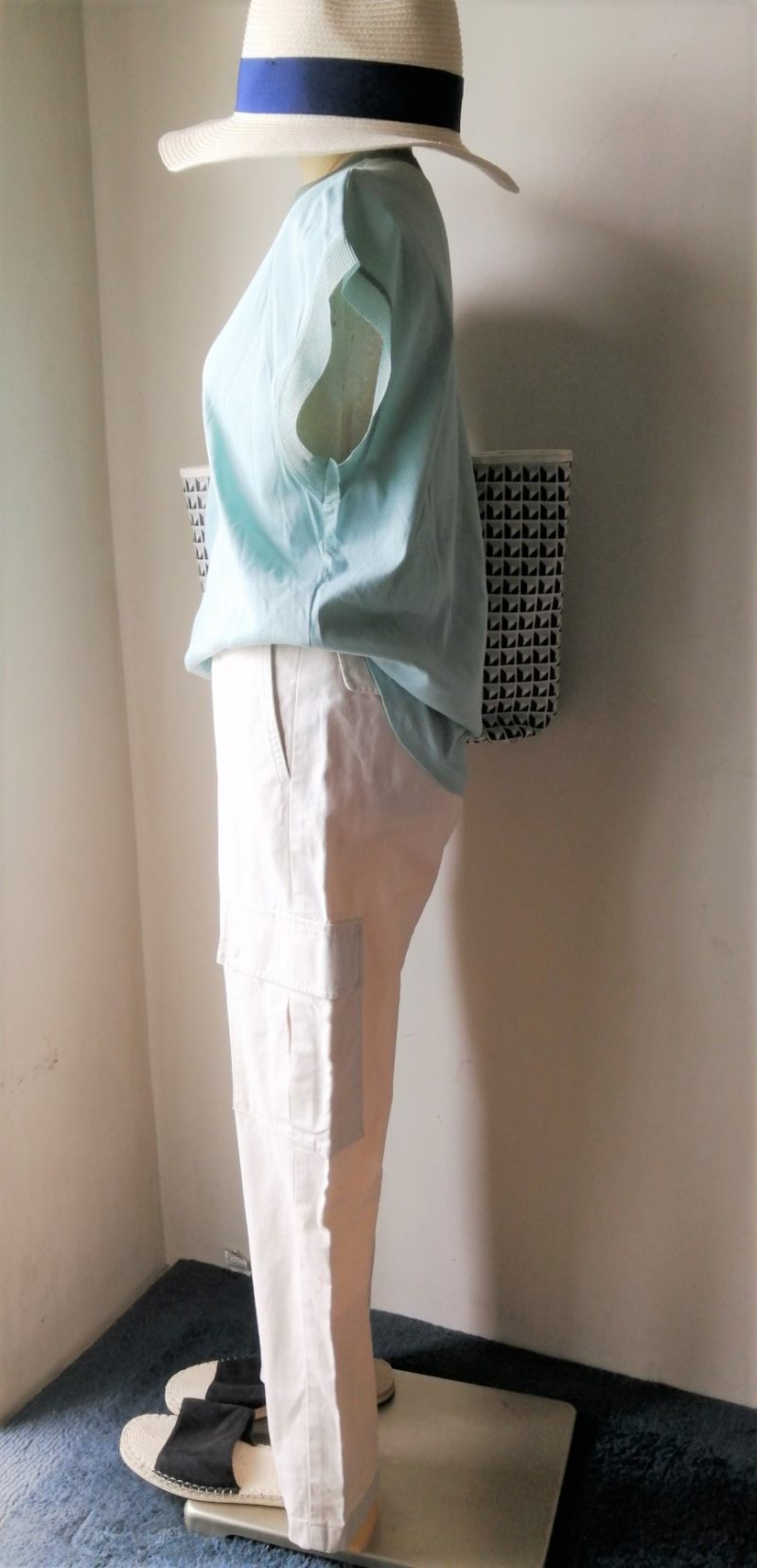 大人カーゴパンツコーデ横