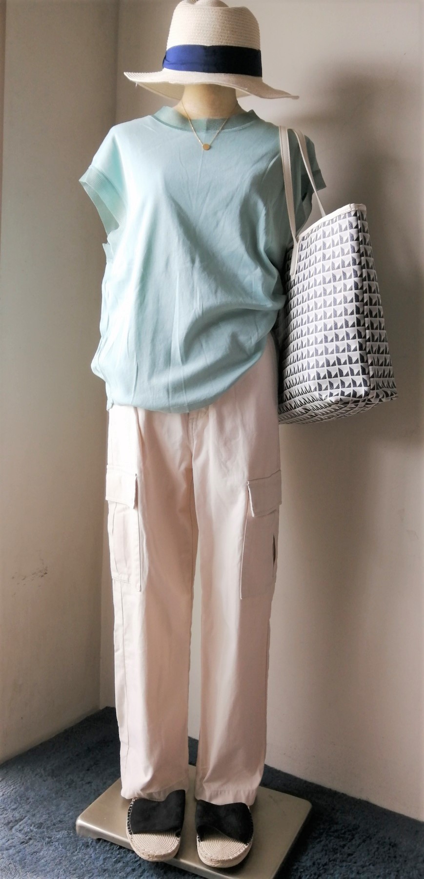 大人カーゴパンツコーデ