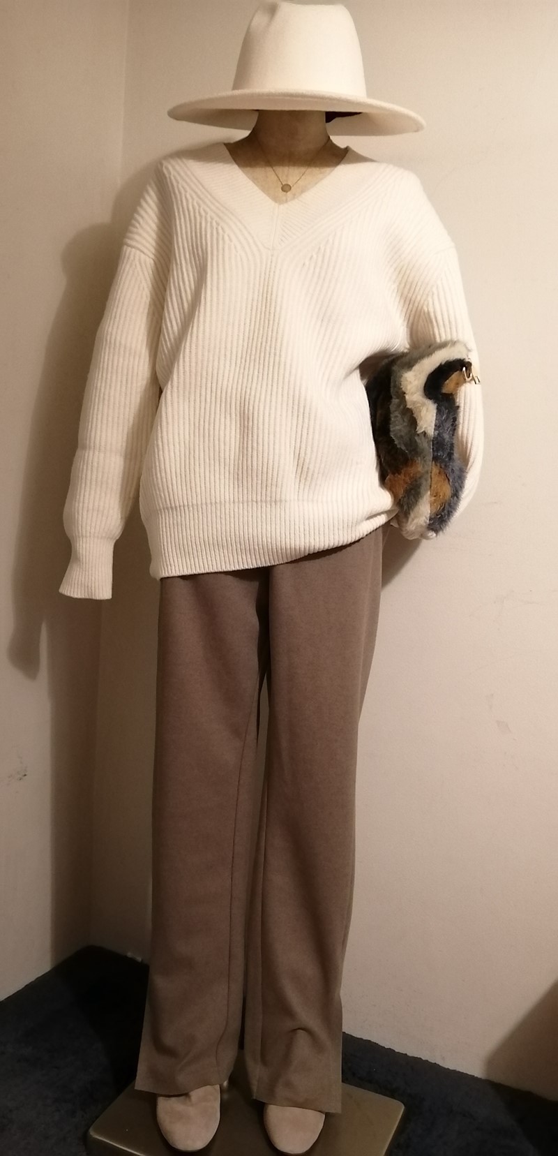 畦編みざっくりニットコーデ