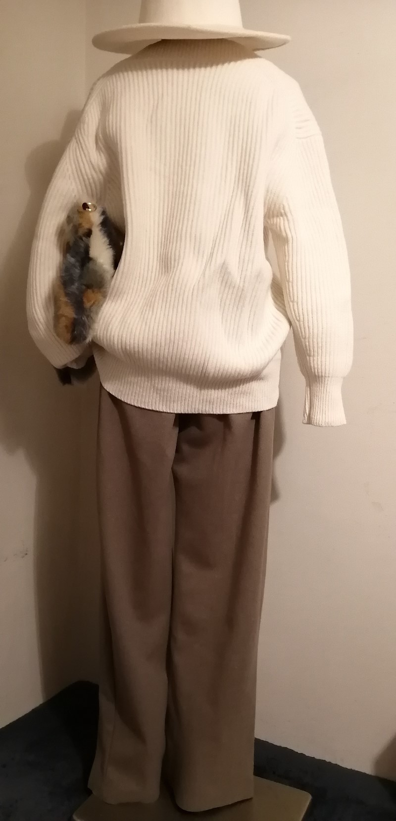 畦編みざっくりニットコーデ後