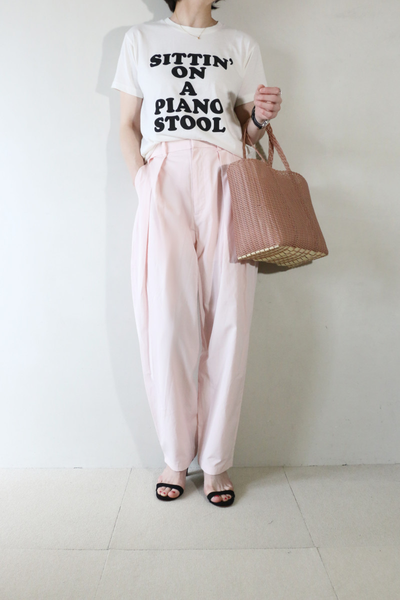 ロゴT×タックパンツコーデアイチャッチ