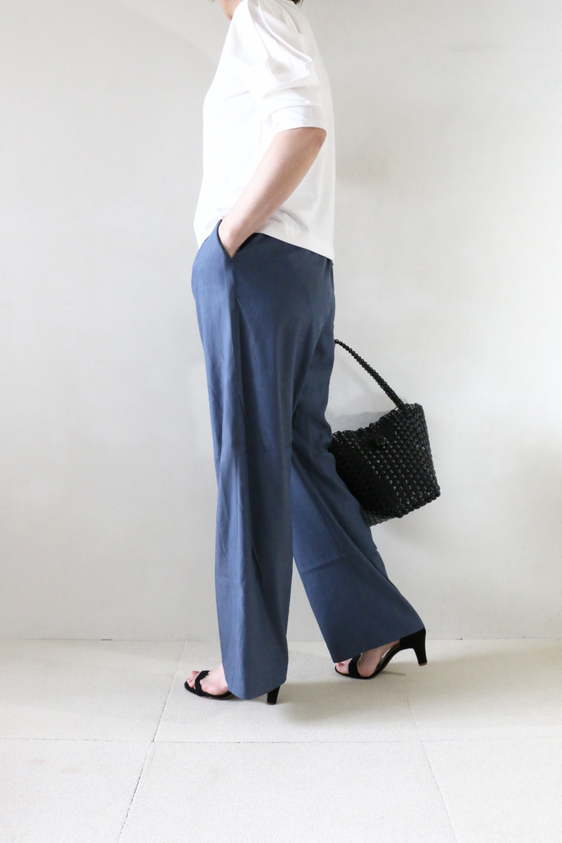 パフスリーブカットソー×パンツコーデ横3