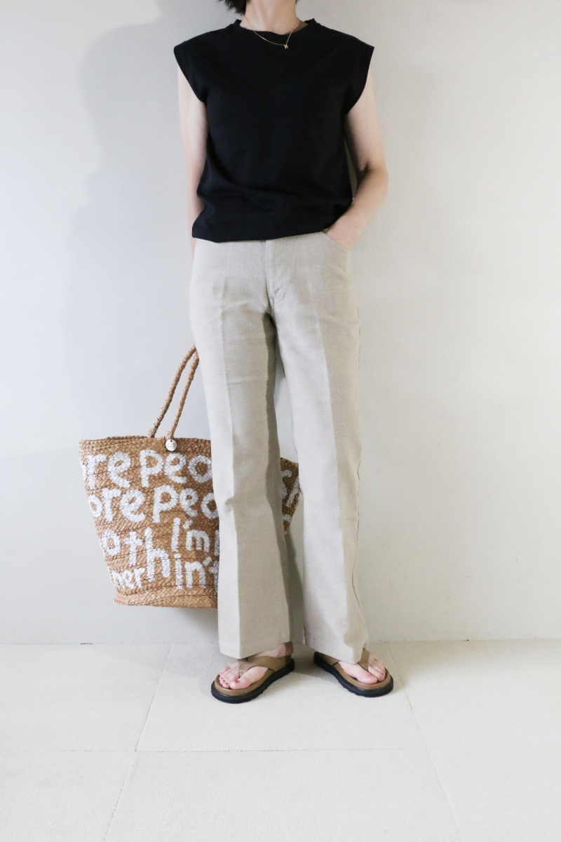 YLEVE黒カットソー×R'IAM Plage リネンパンツコーデ