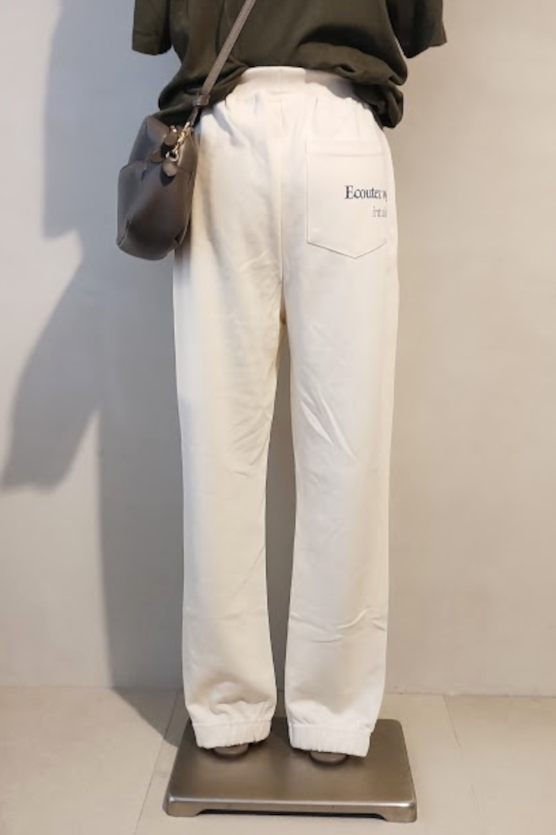 シンプリシテェパンツ後ろ2