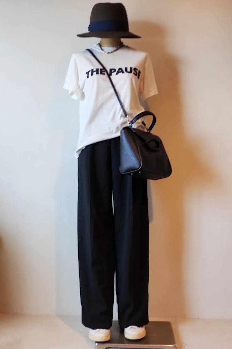THE PAUSE ロゴTシャツ×パンツコーデ