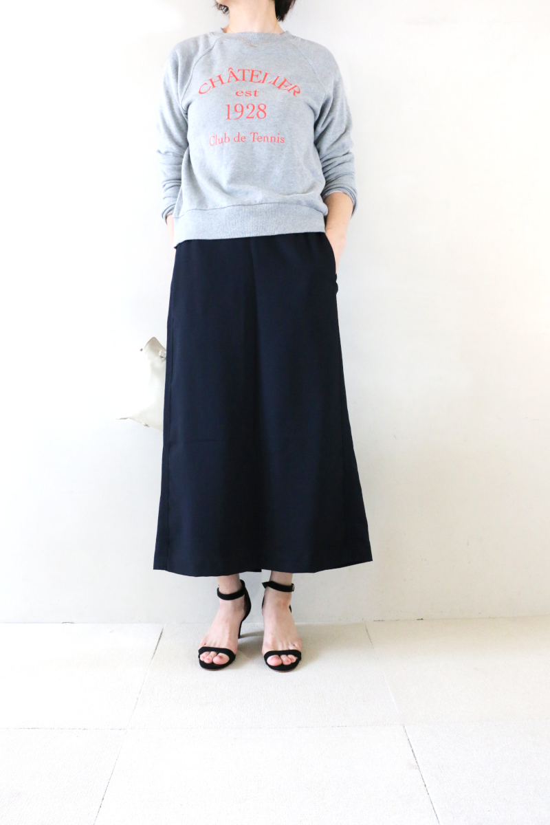 ロゴスウェット×スカートコーデアイチャッチ