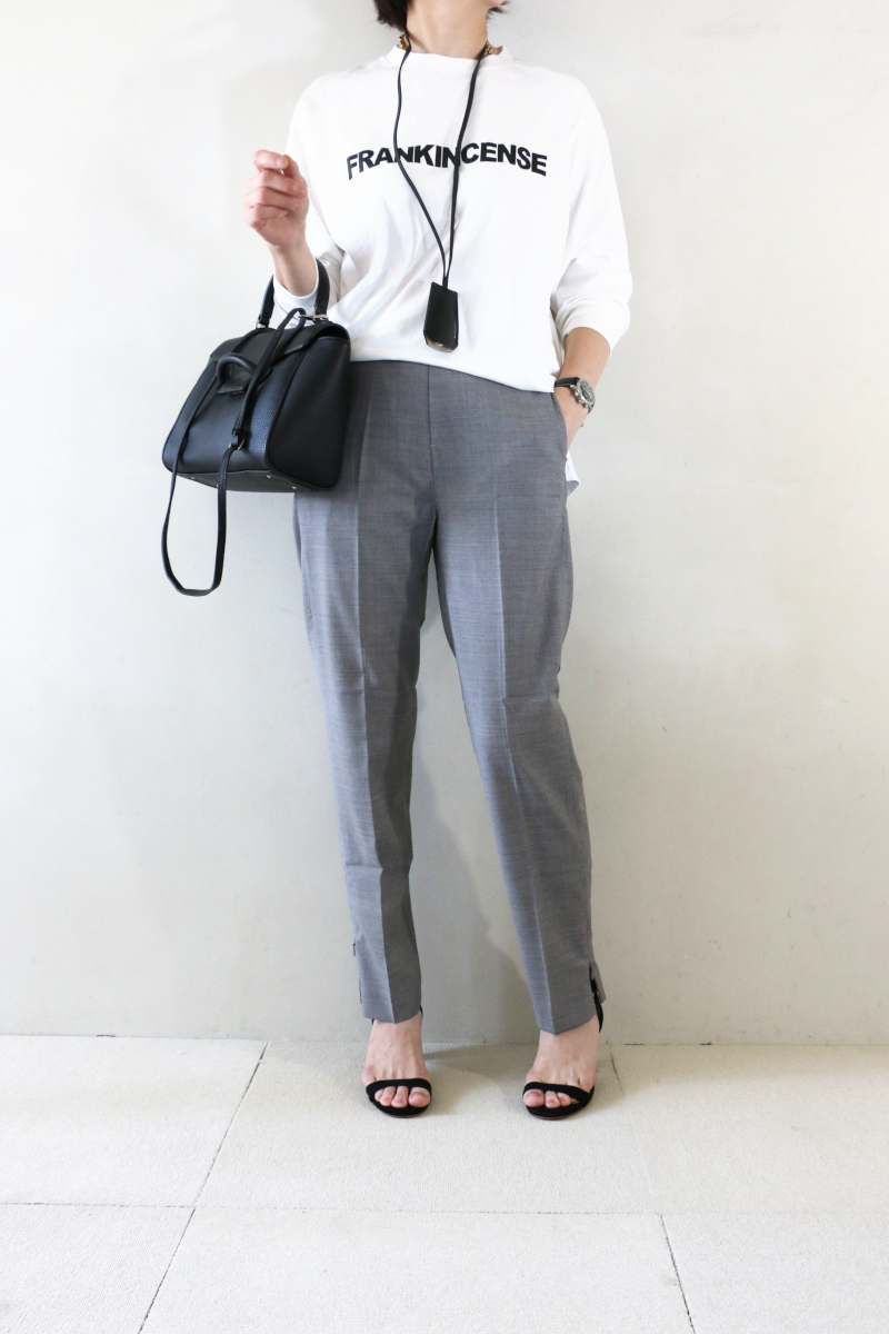 ロングスリーブカットソー×パンツコーデアイチャッチ