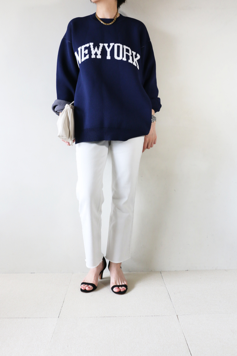 カレッジ ロゴ ニット×デニムコーデ