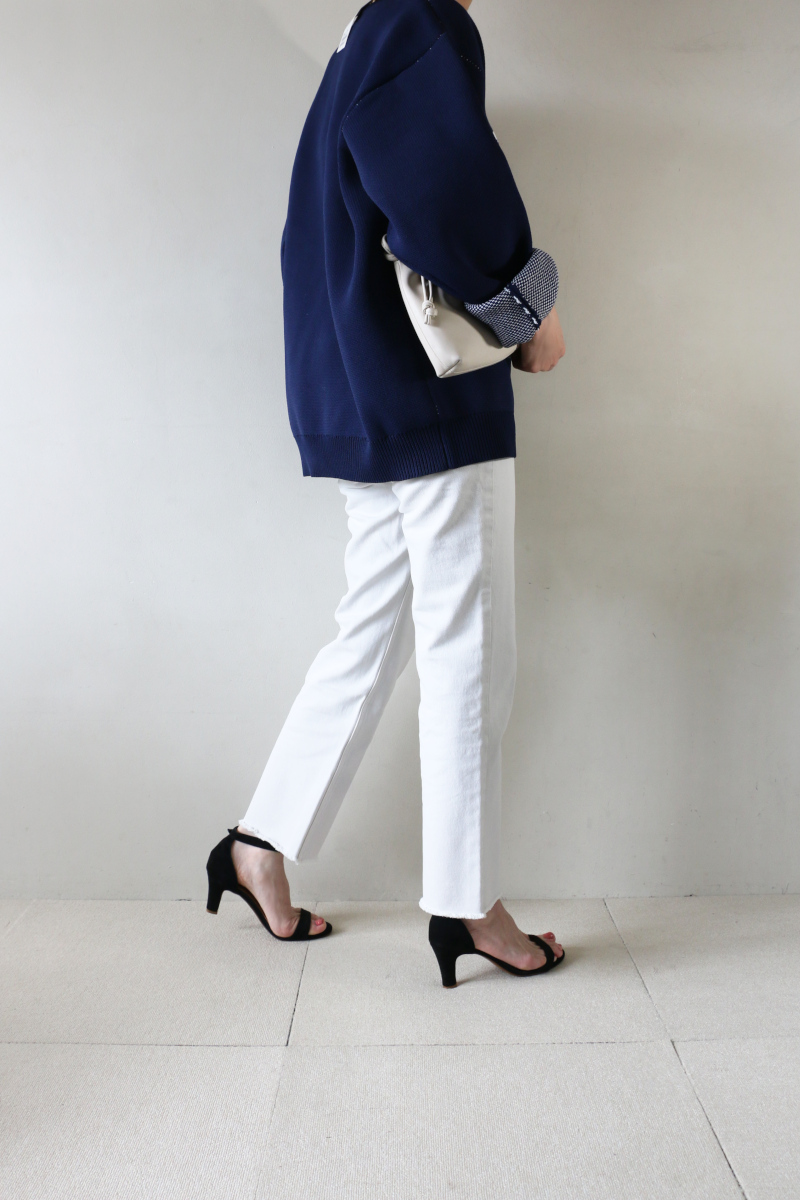 カレッジ ロゴ ニット×デニムコーデ横4