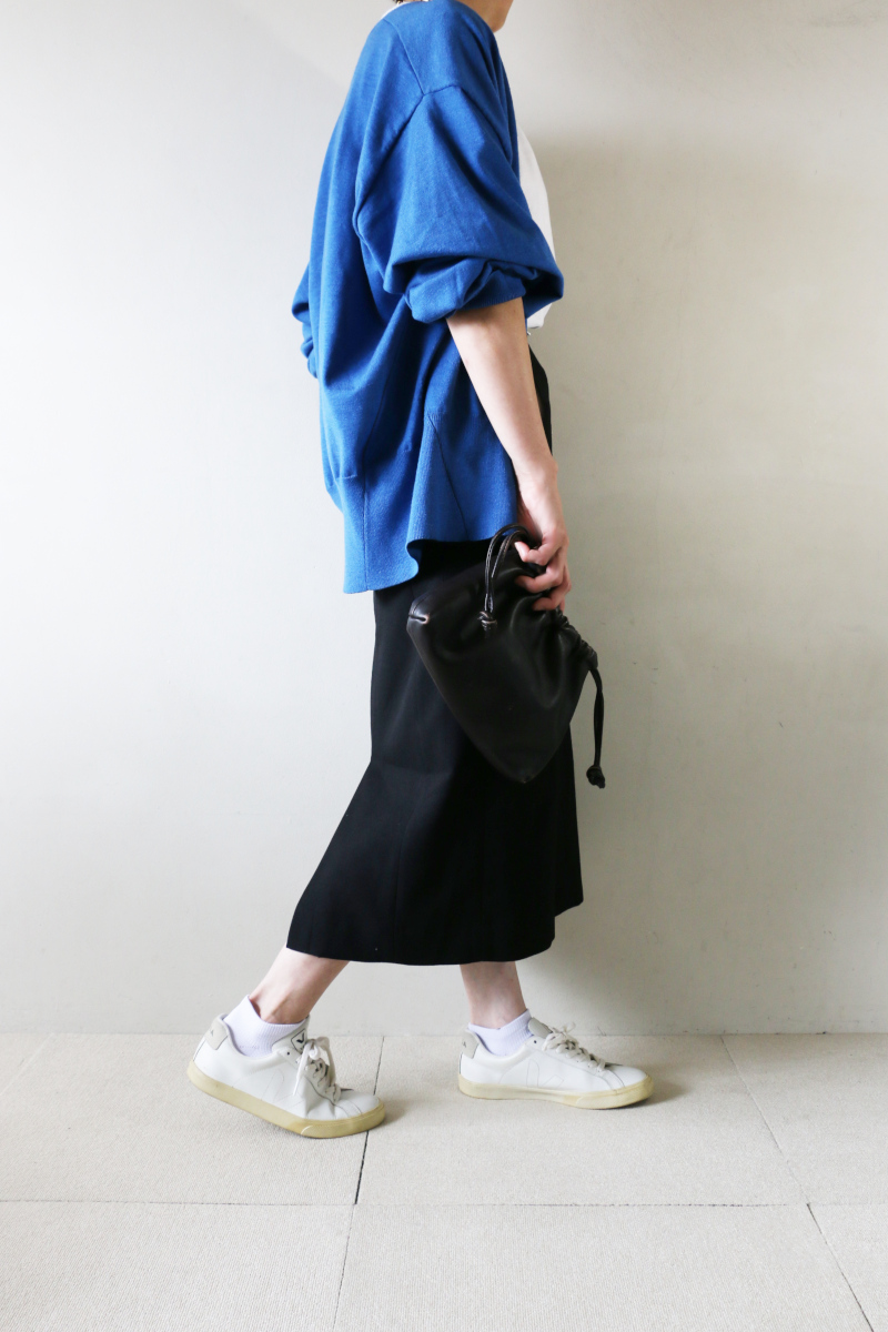 カーディガンコーデ横