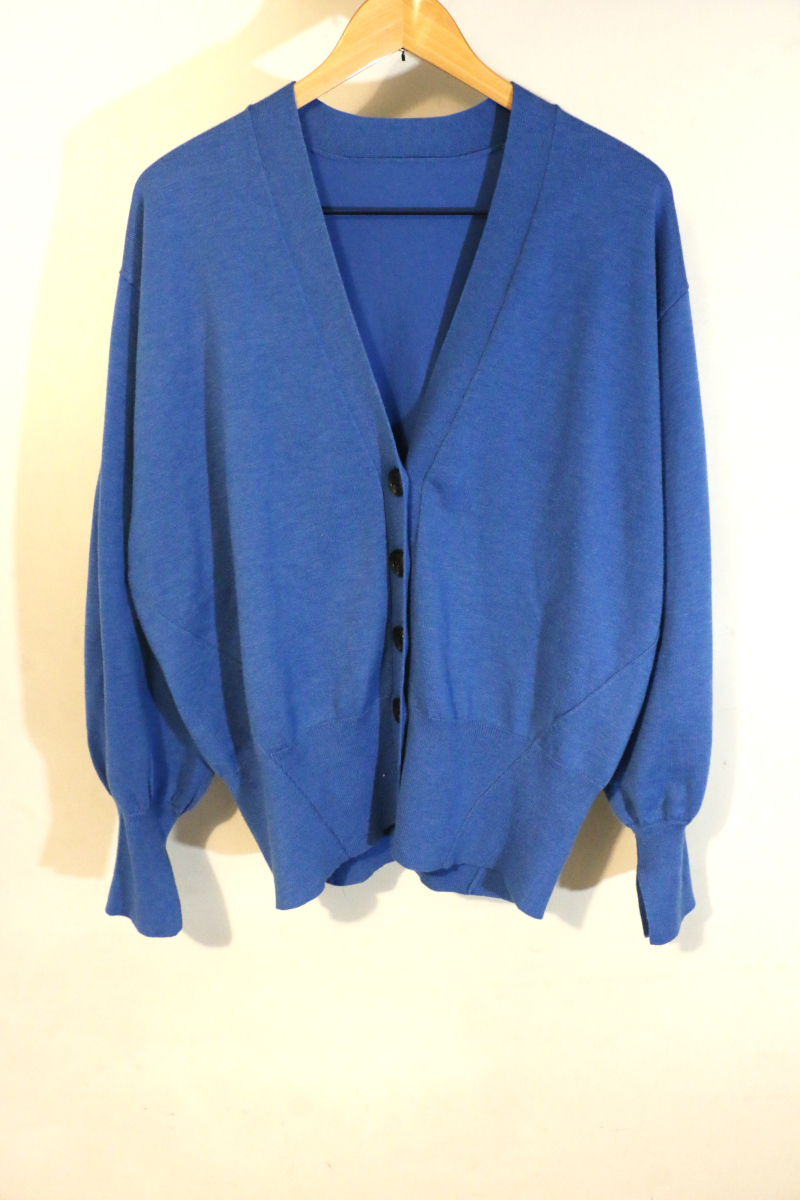 アダムエロペカーデ