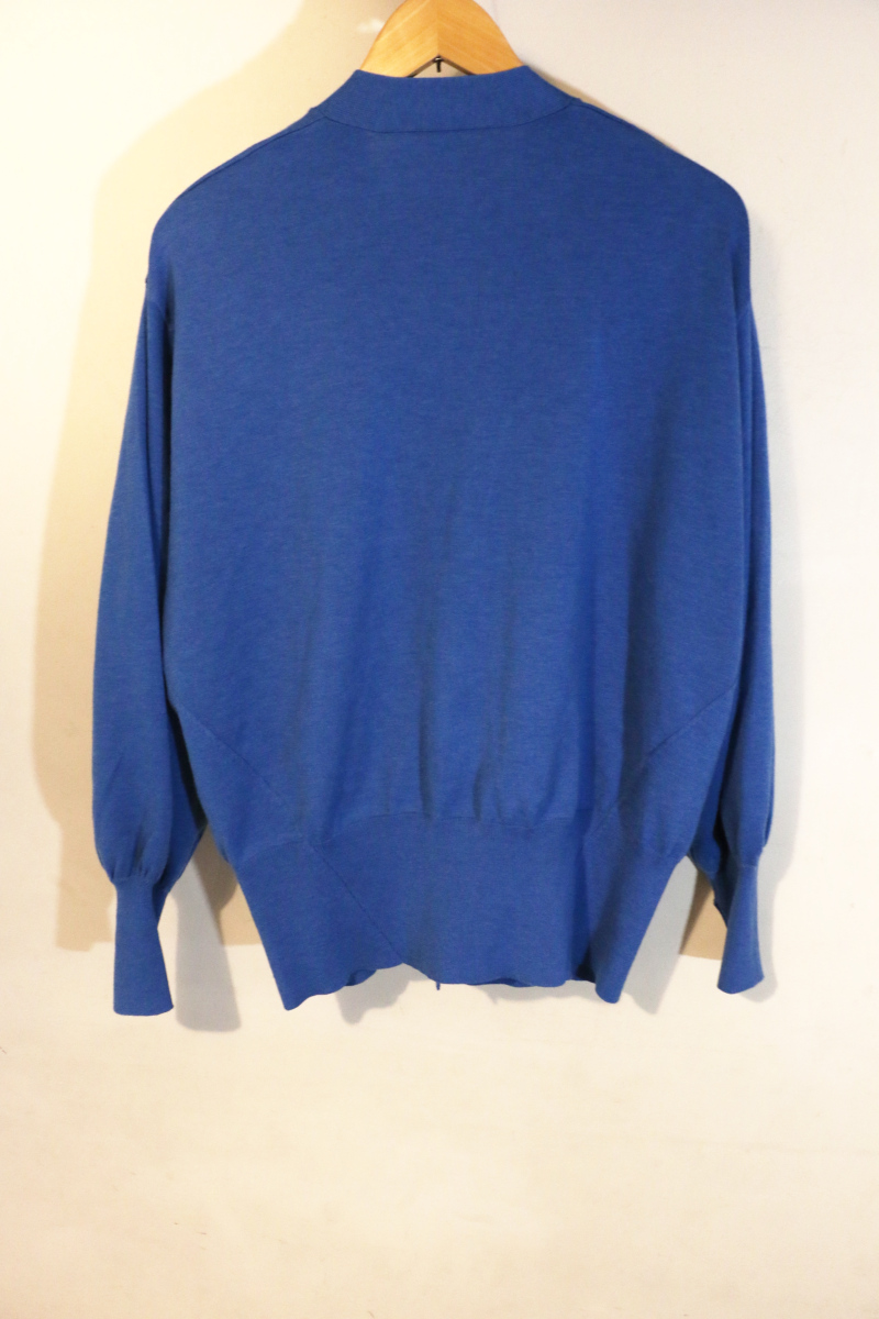 アダムエロペカーデ後ろ