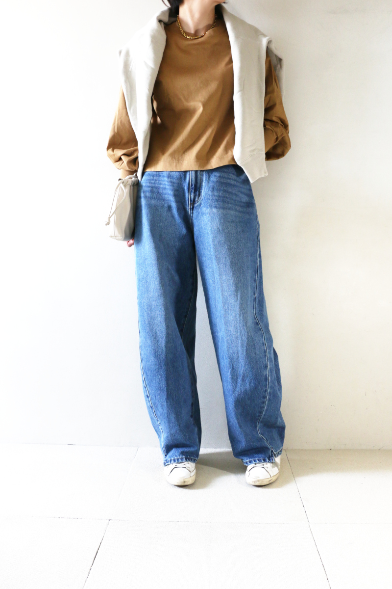 スウェット×カットソー×デニムコーデ8