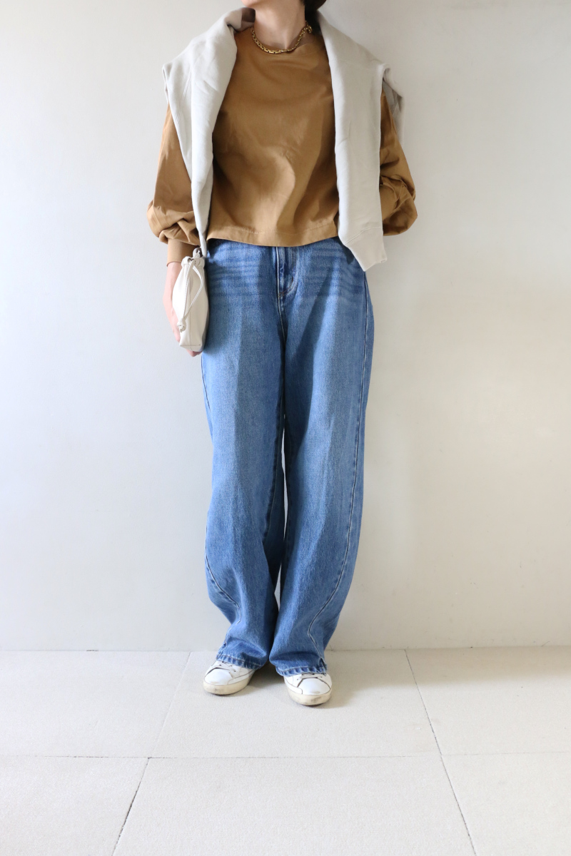 スウェット×カットソー×デニムコーデ7