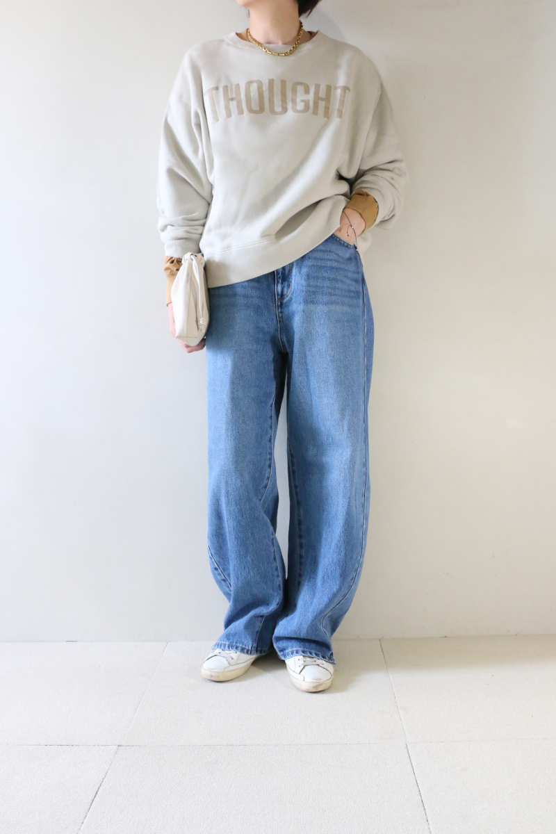 スウェット×カットソー×デニムコーデ12