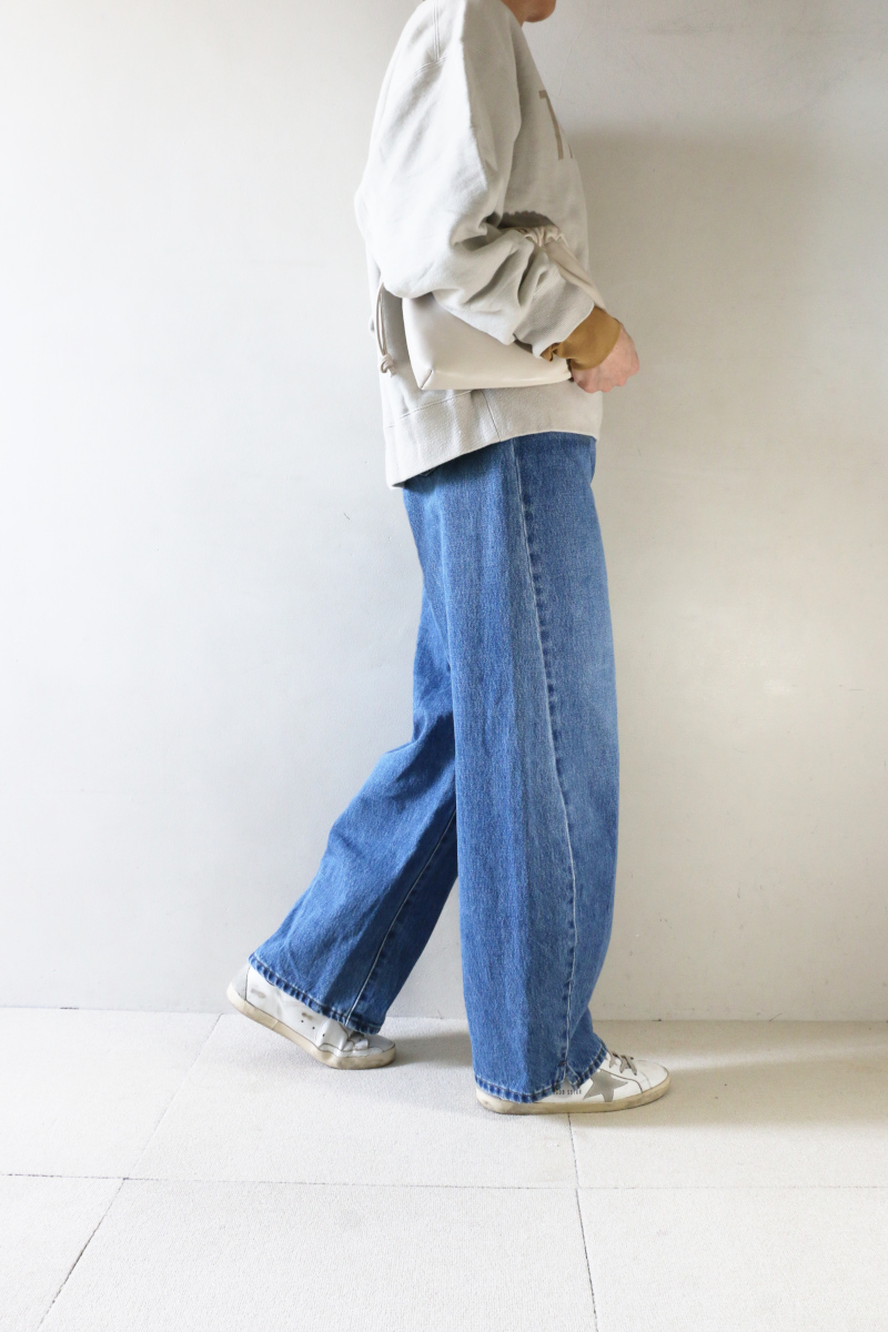 スウェット×カットソー×デニムコーデ2