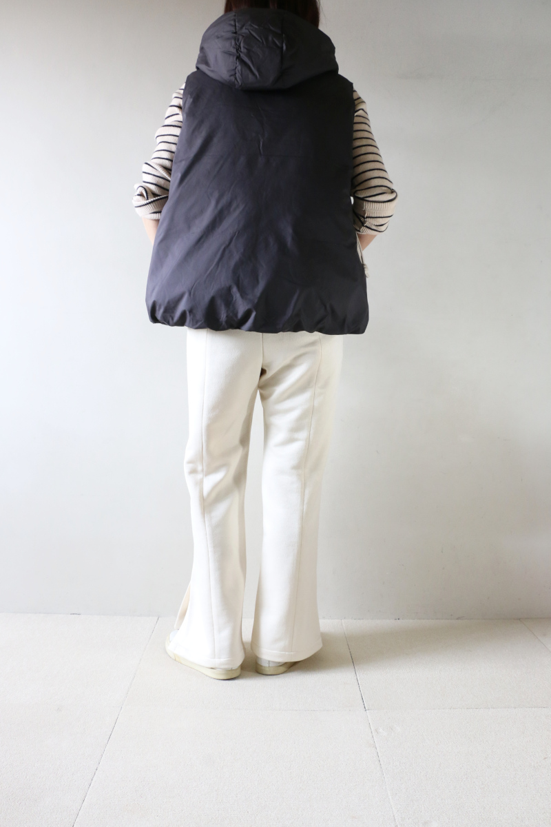 ダウンベストコーデ後ろ