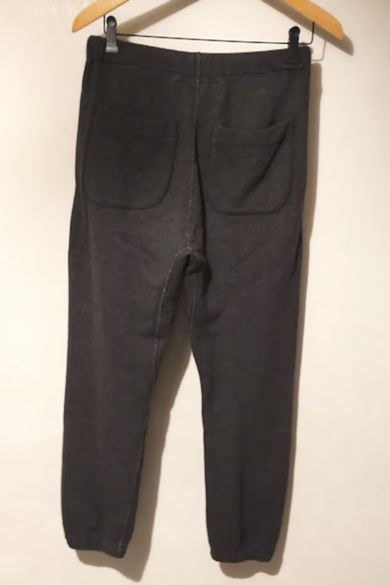 カフタンプルオーバー×スウェットパンツコーデ6