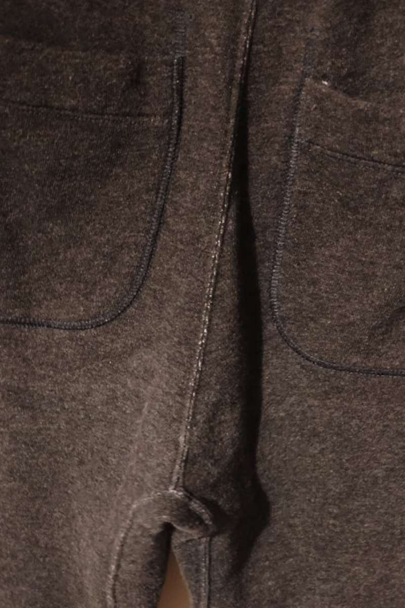 カフタンプルオーバー×スウェットパンツコーデ4