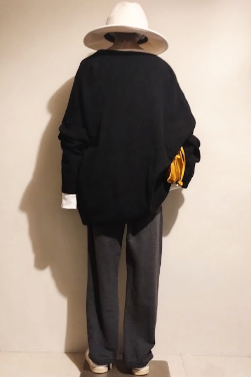 カフタンプルオーバー×スウェットパンツコーデ9