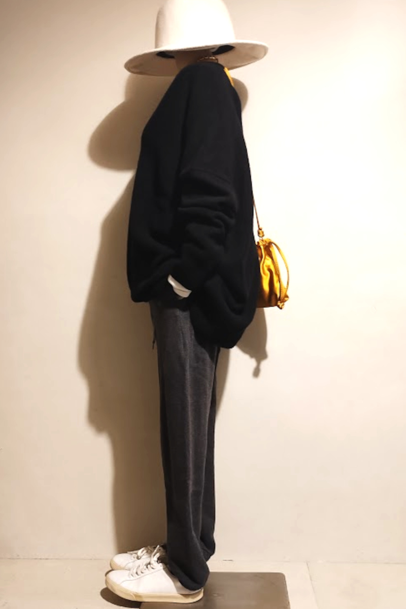 カフタンプルオーバー×スウェットパンツコーデ8