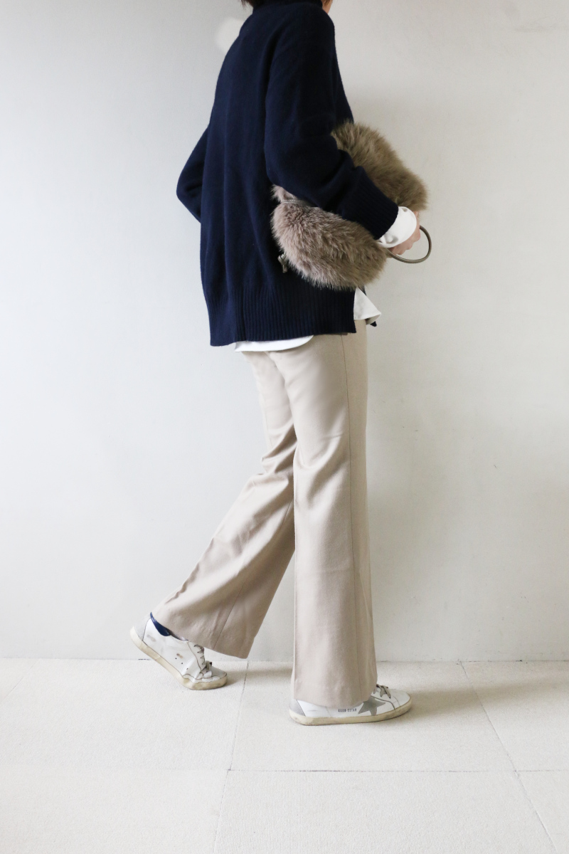 タートルニット×ハンサムパンツコーデ横2