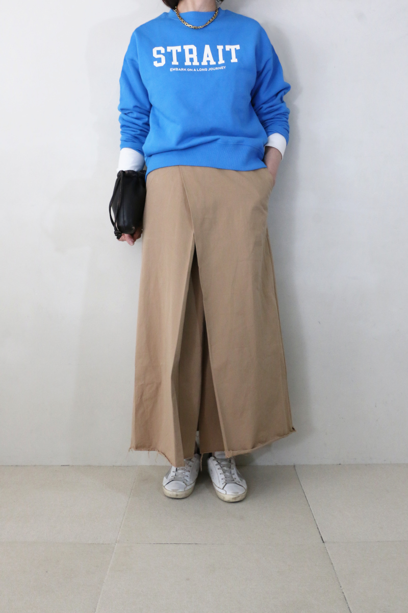 カラースウェット×スカートコーデ2