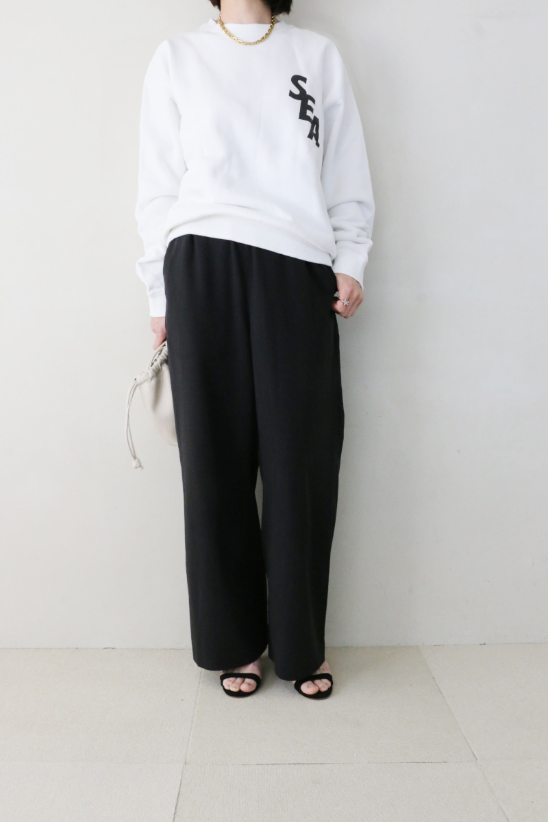 WIND AND SEAスウェットモノトーンコーデ