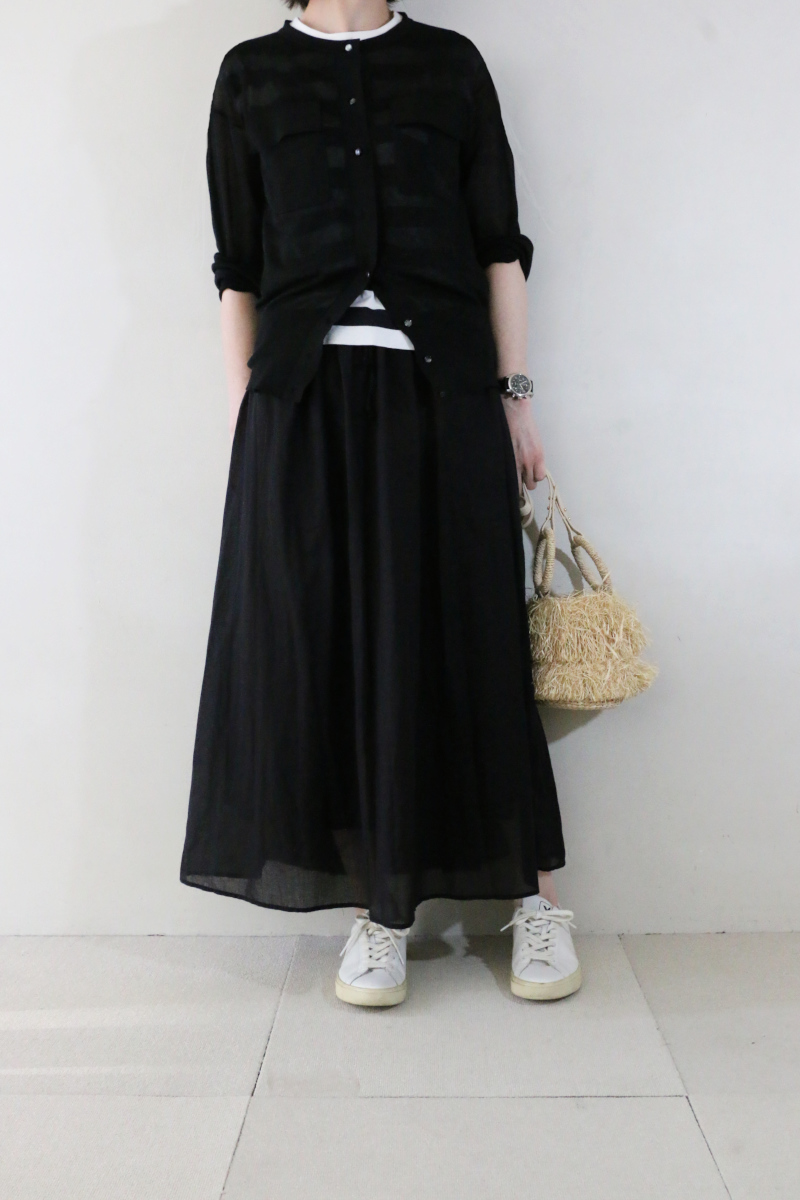 ポケ付きシアーカーデ×カットソー×スカートコーデ2