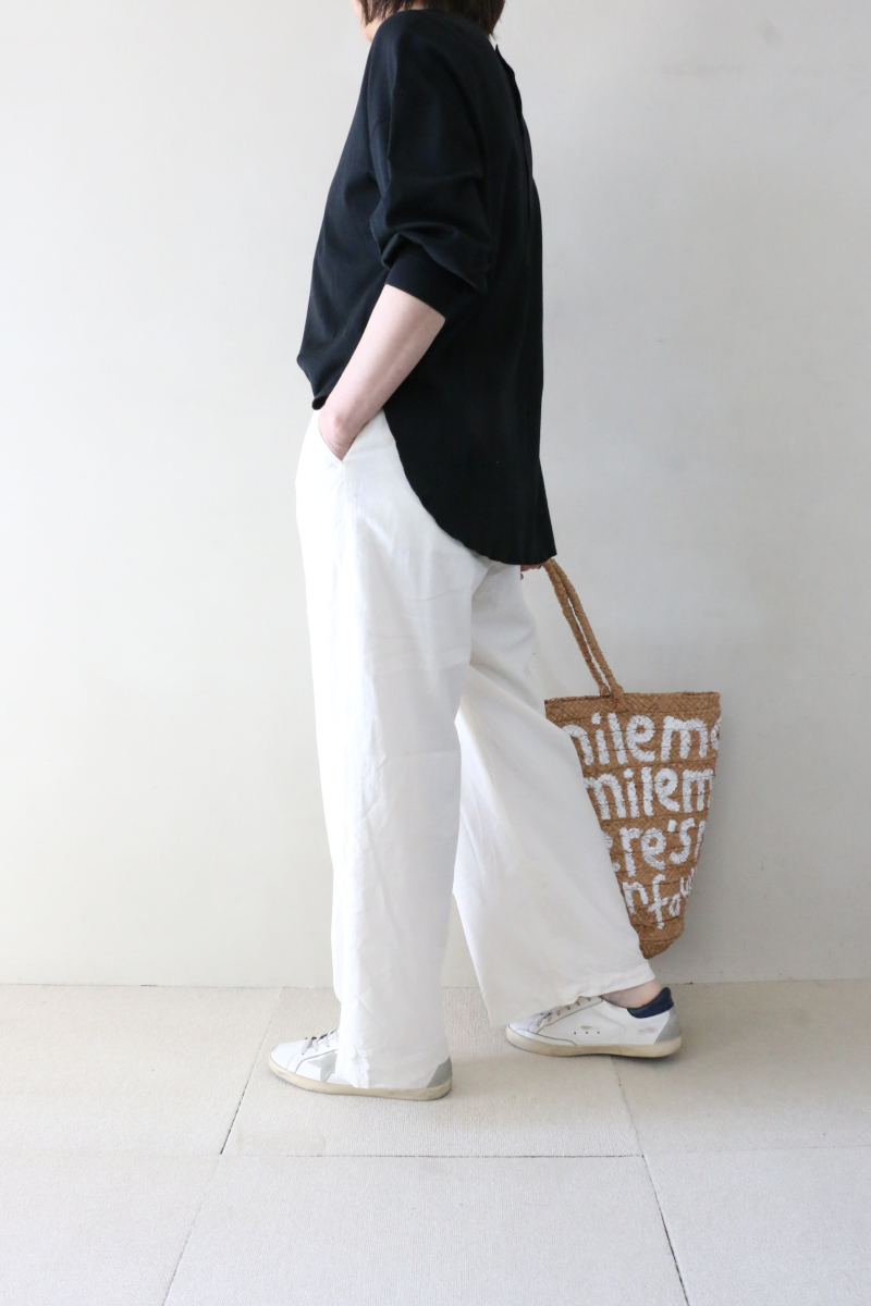 ストレッチカットソー×ホワイトイージーパンツコーデ